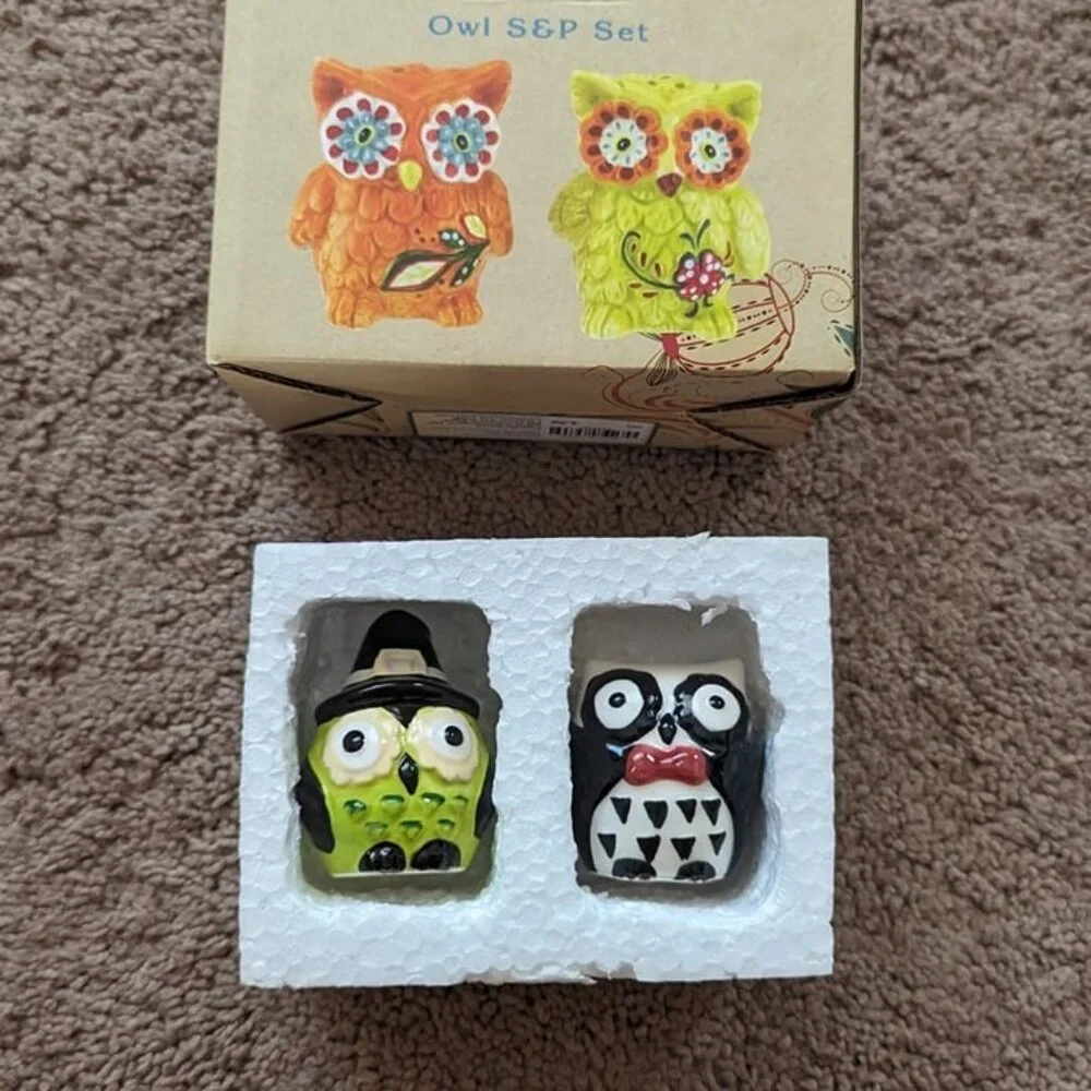 Salt and Pepper Shakers Owls Cracker Barrel NEW
